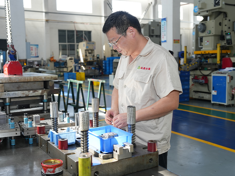 Perfekce lisování hliníku - přesné formování hliníkových lisovacích dílů